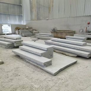 惠州 整石台阶（大面火烧+侧面自然面），出货前厂内拼装