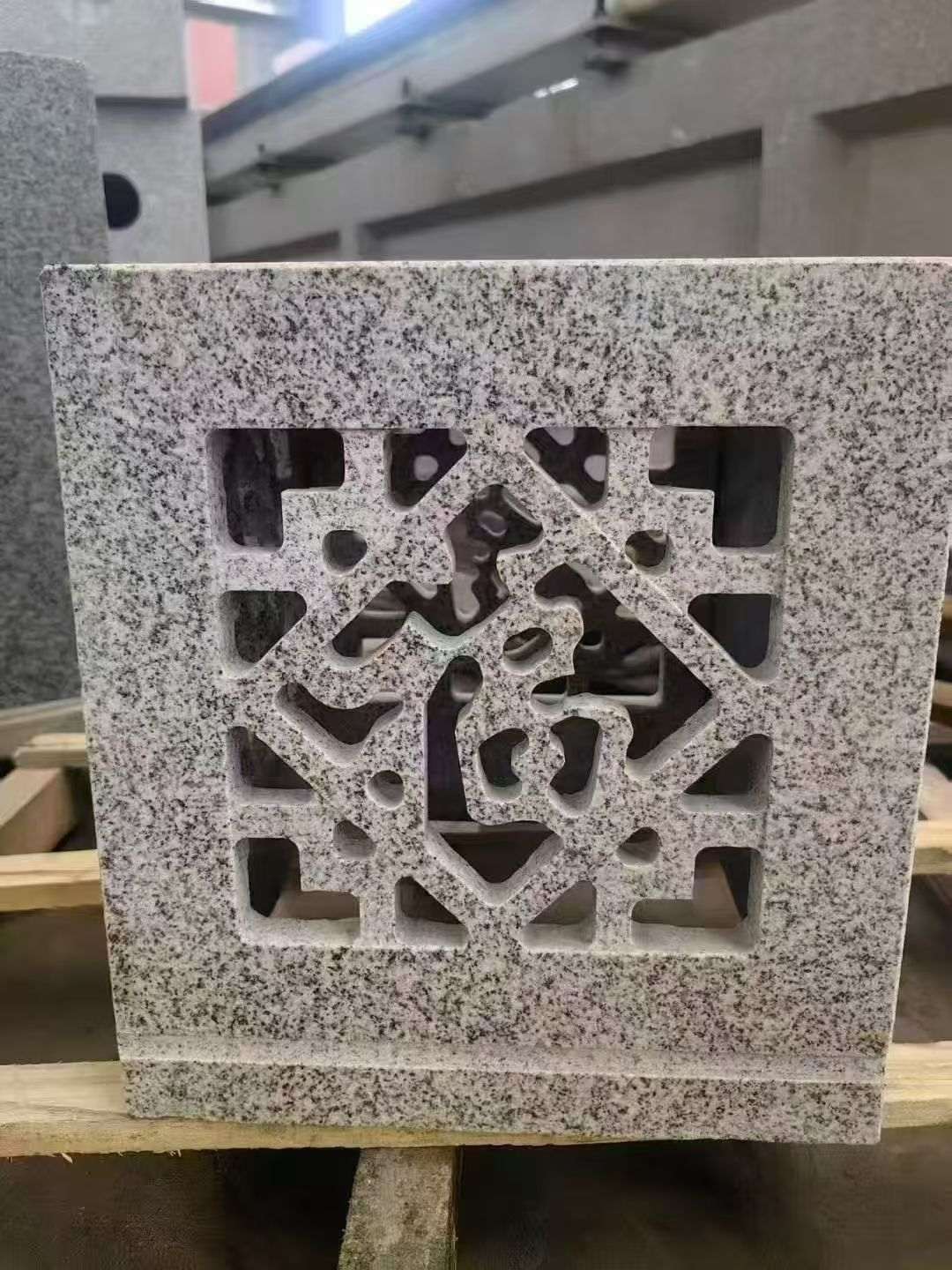 惠州 芝麻白花岗岩镂空雕花灯笼