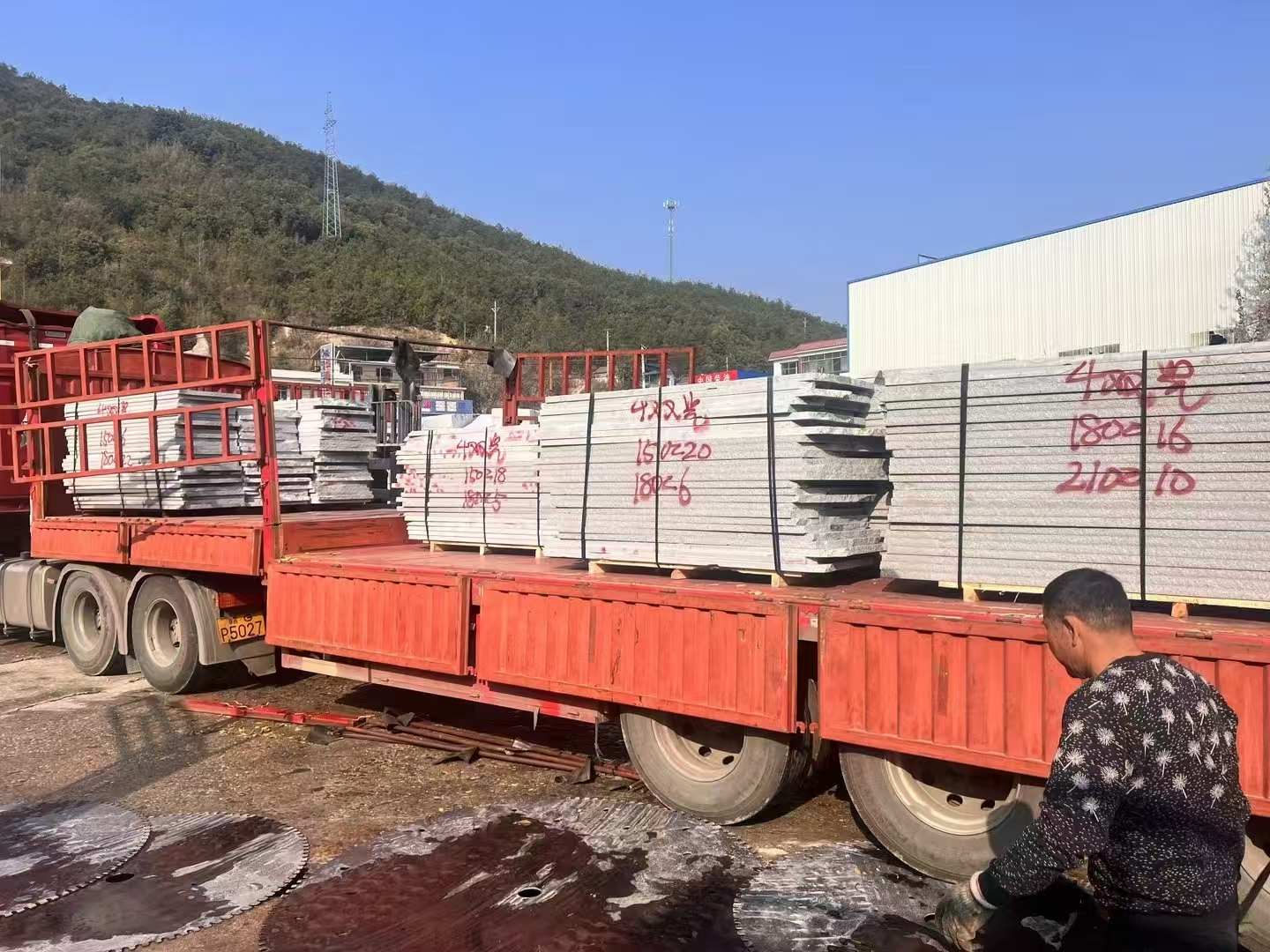 惠州 芝麻灰花岗岩光面毛板出货日常