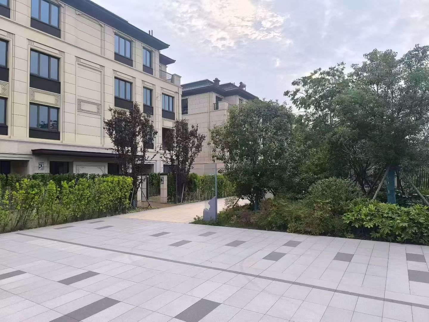 惠州 芝麻白与芝麻白搭配铺装，尺寸1200*600